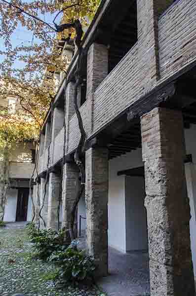 Granada 234 - Corral del Carbón.jpg